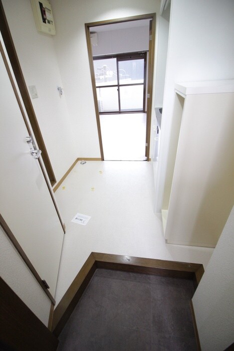 物件内観写真14　(玄関)