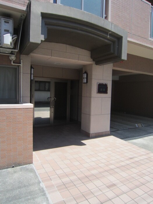 物件外観写真5　(エントランス部分)