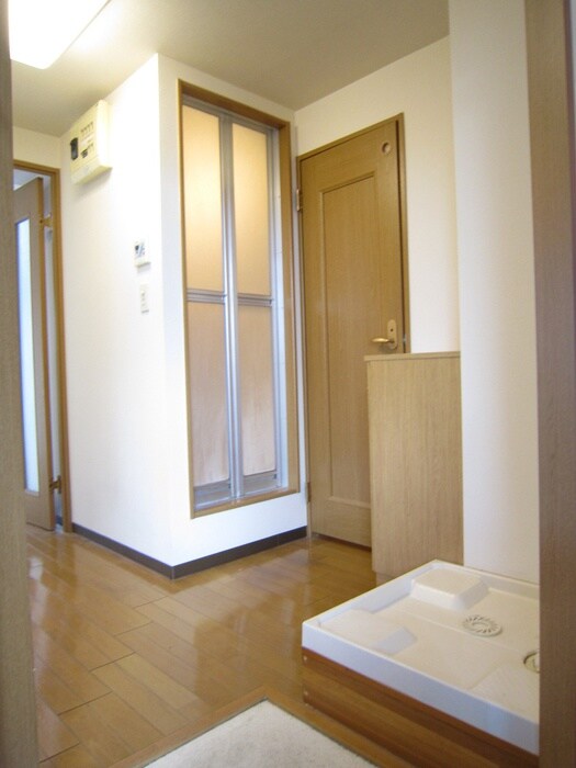 物件内観写真15　(玄関)