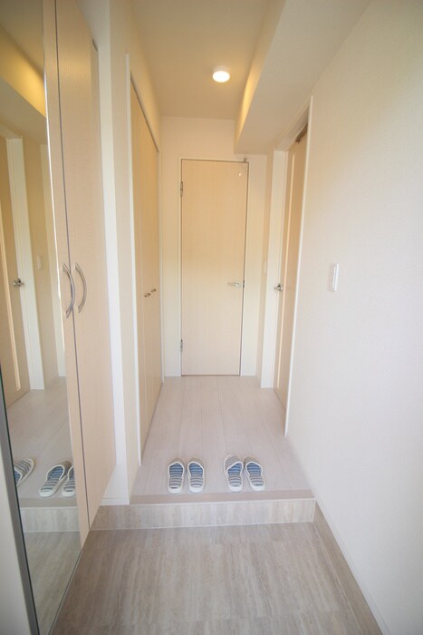 物件内観写真7　(玄関)