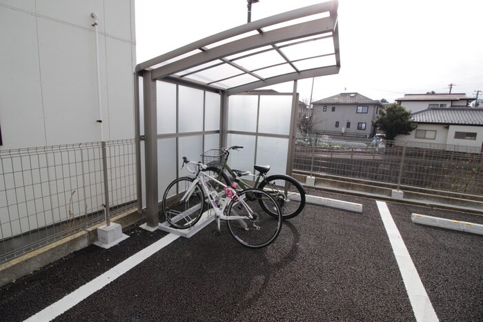 物件外観写真5　(駐輪場)