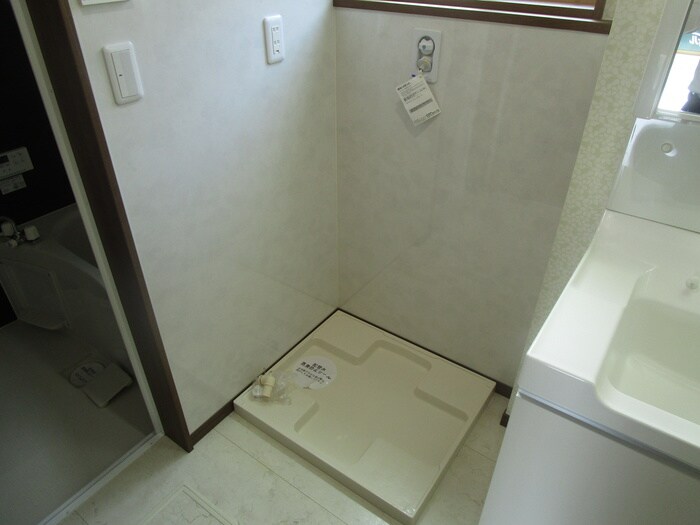 物件内観写真15　(洗濯機置場)