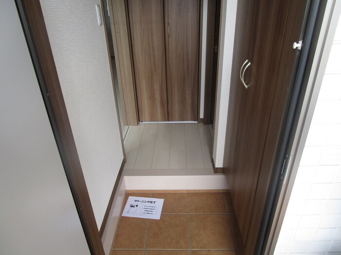 物件内観写真17　(玄関)