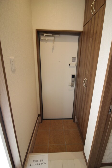 物件内観写真18　(玄関)