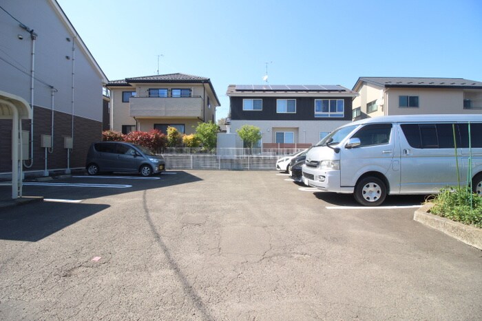 物件外観写真2　(駐車場)