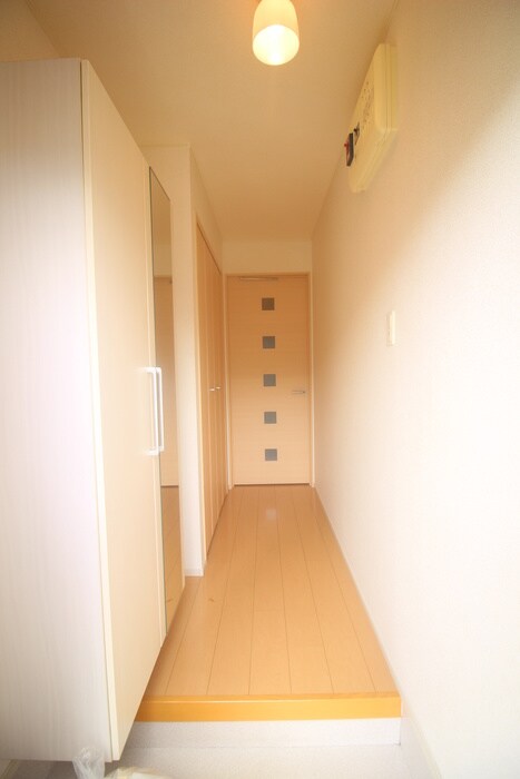 物件内観写真11　(玄関)