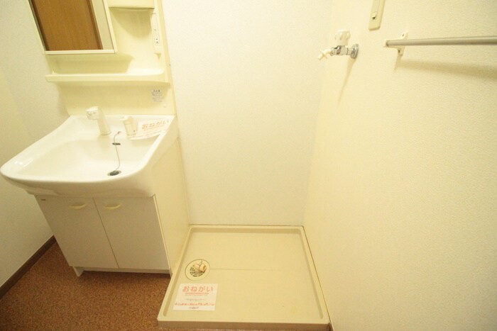 物件内観写真13　(洗濯機置場)