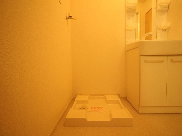 物件内観写真14　(洗濯機置場)