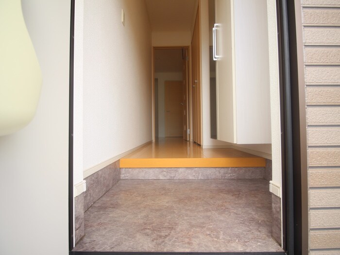 物件内観写真16　(玄関)