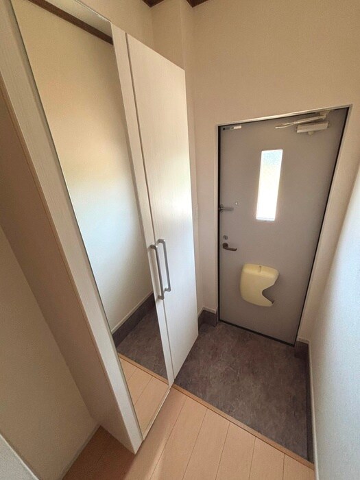 物件内観写真16　(玄関)