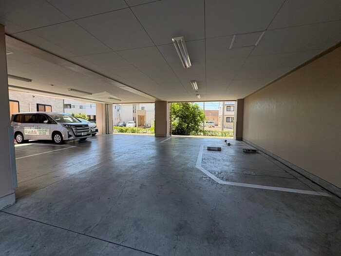 物件外観写真3　(駐車場)