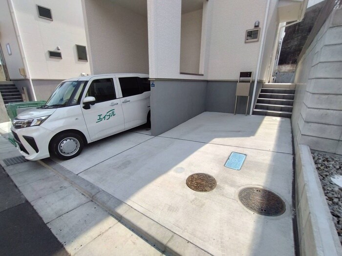 物件外観写真3　(駐車場)