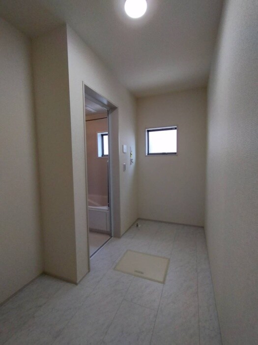 物件内観写真12　(洗濯機置場)