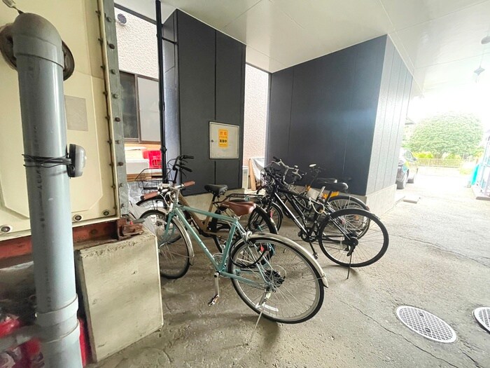 物件外観写真6　(駐輪場)