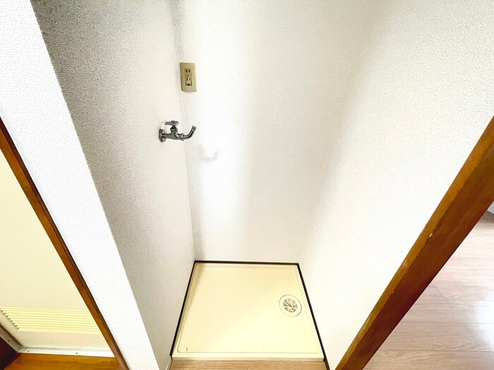 物件内観写真15　(洗濯機置場)