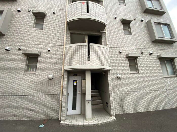 物件外観写真5　(エントランス部分)