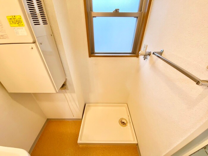 物件内観写真12　(洗濯機置場)