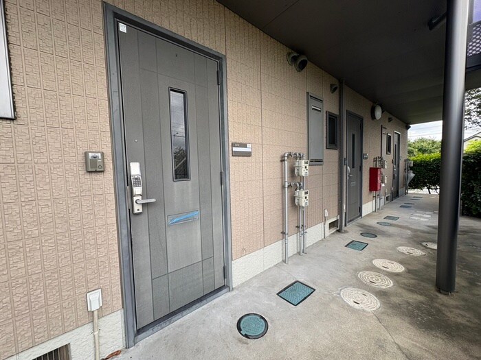物件外観写真6　(エントランス部分)