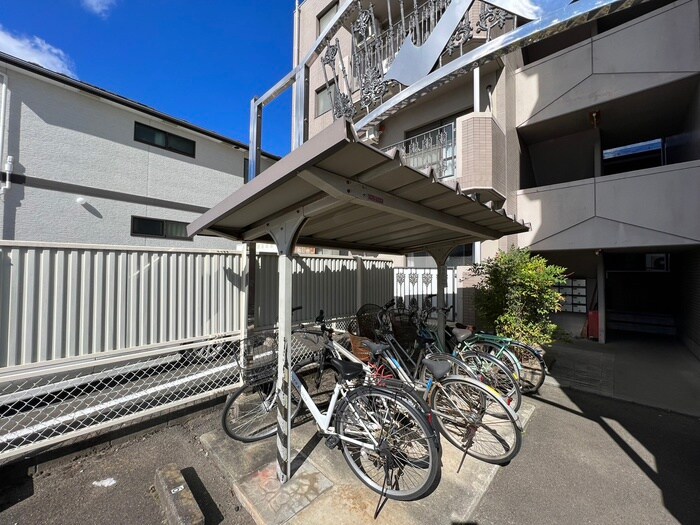 物件外観写真3　(駐輪場)