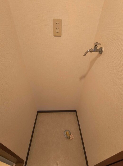 物件内観写真12　(洗濯機置場)