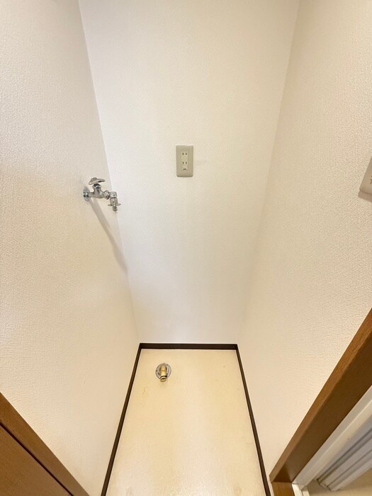 物件内観写真12　(洗濯機置場)