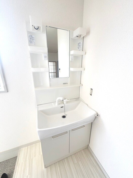 物件内観写真8　(洗面)