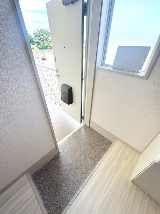 物件内観写真12　(玄関)