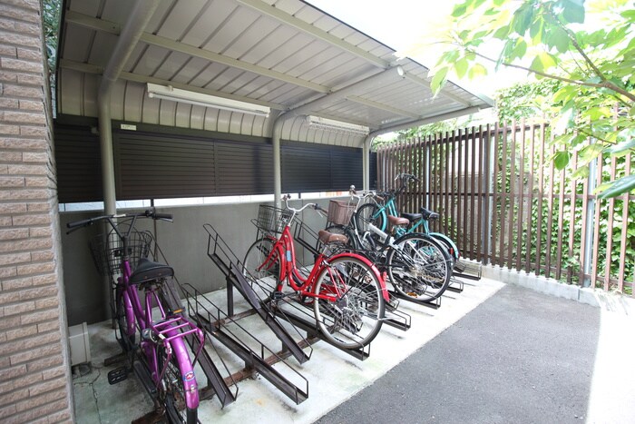 物件外観写真5　(駐輪場)