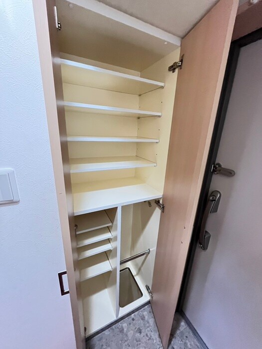 物件内観写真15　(靴箱)
