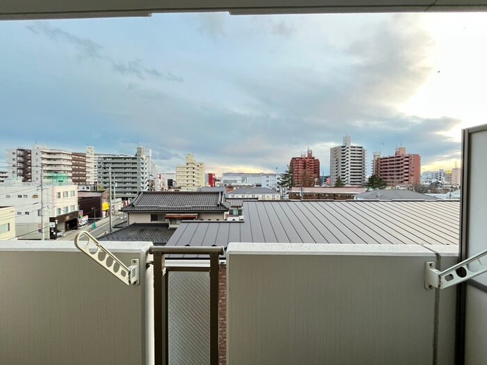 物件内観写真19　(室内からの展望)