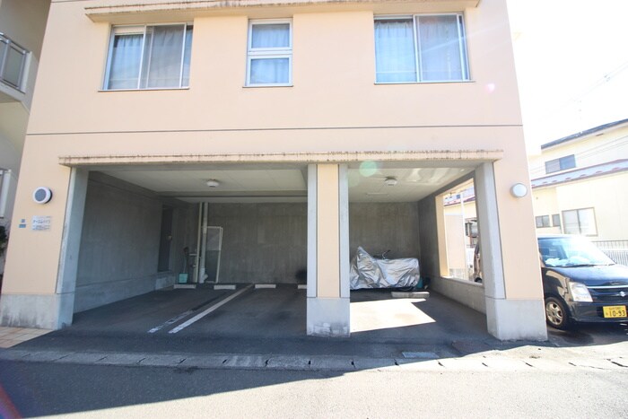 物件外観写真6　(駐車場)