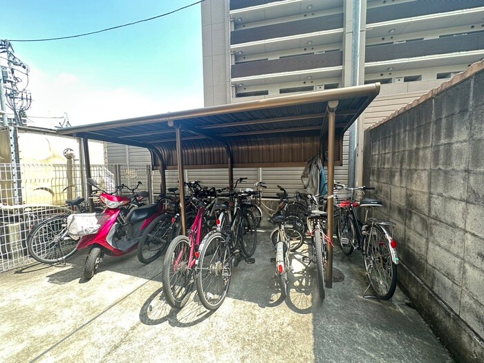 物件外観写真2　(駐輪場)
