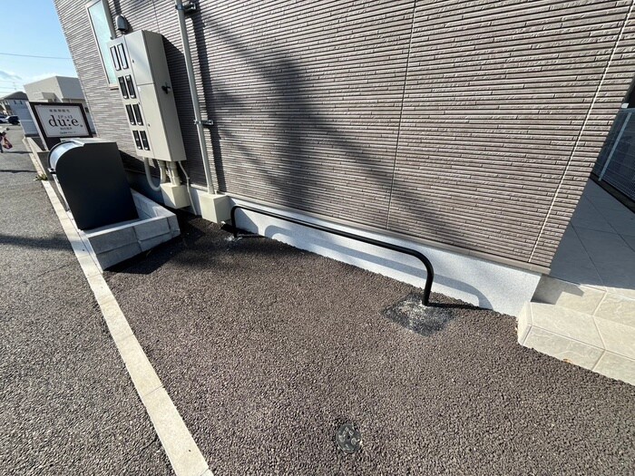 物件外観写真4　(駐輪場)