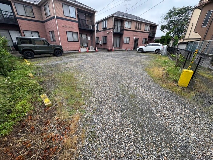 物件外観写真4　(駐車場)