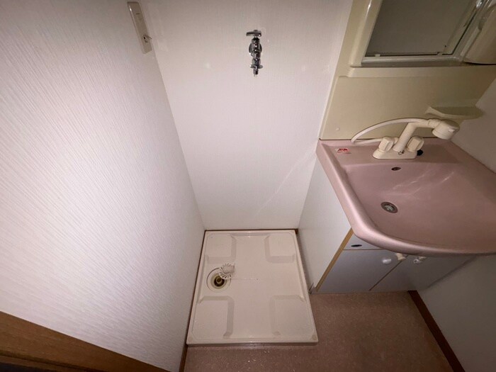 物件内観写真14　(洗濯機置場)