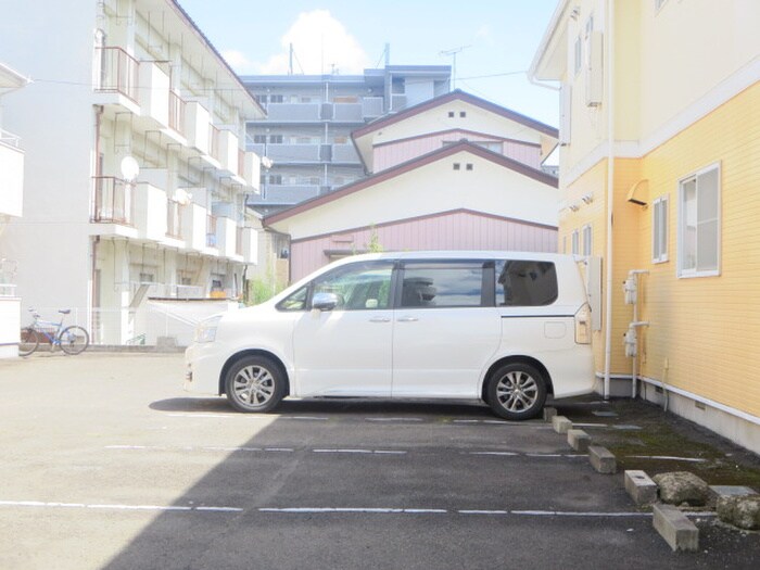 物件外観写真6　(駐車場)