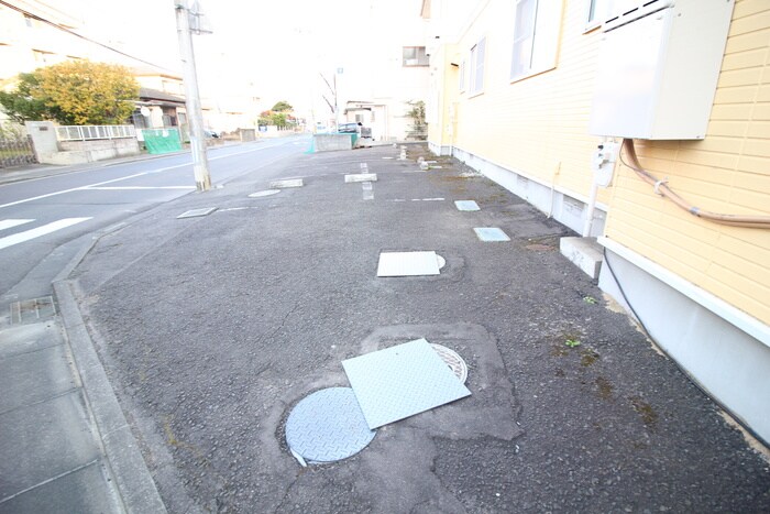 物件外観写真4　(駐車場)