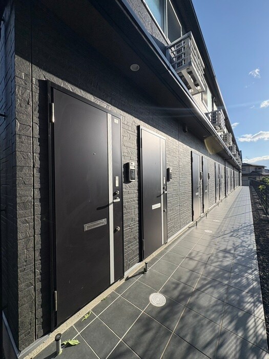 物件外観写真2　(エントランス部分)