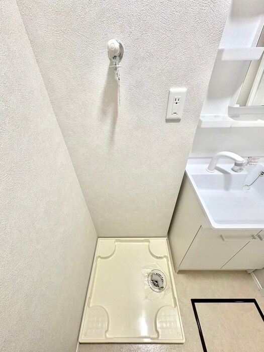 物件内観写真16　(洗濯機置場)