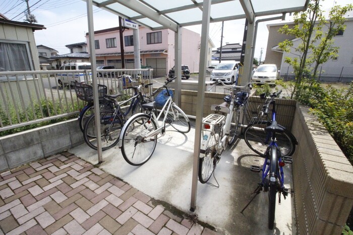 物件外観写真5　(駐輪場)