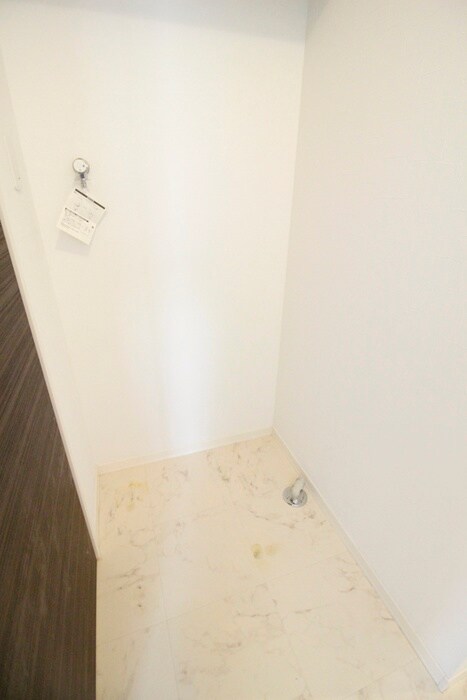 物件内観写真12　(洗濯機置場)