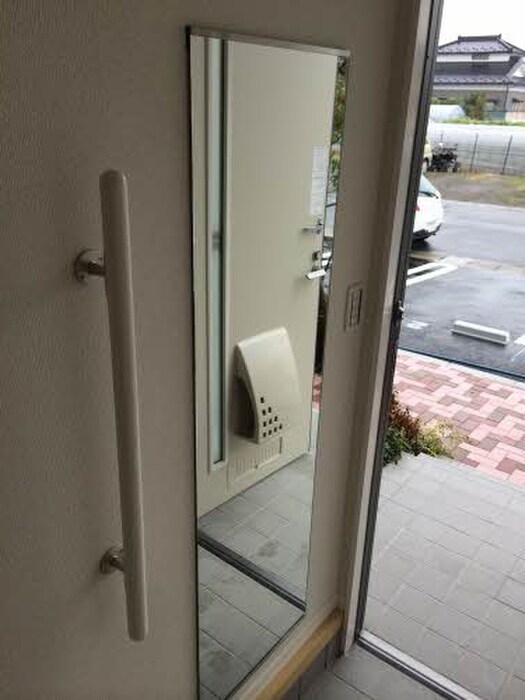 物件内観写真15　(玄関)