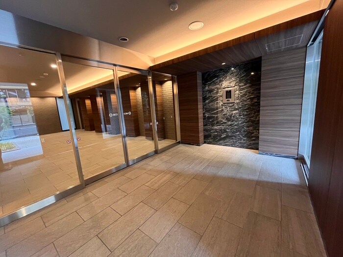 物件外観写真3　(エントランス部分)