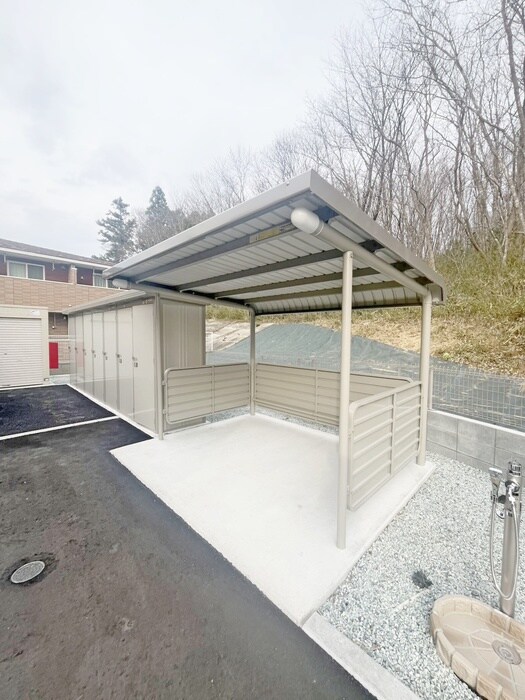 物件外観写真2　(駐輪場)