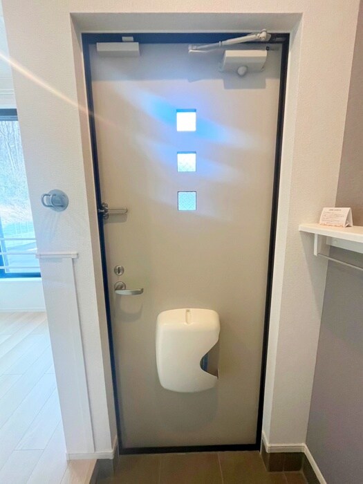 物件内観写真16　(玄関)