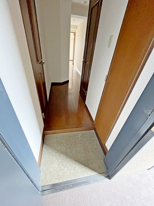 物件内観写真16　(玄関)