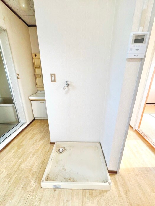 物件内観写真13　(洗濯機置場)