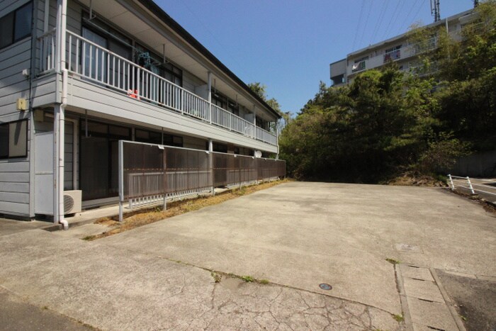 物件外観写真2　(駐車場)