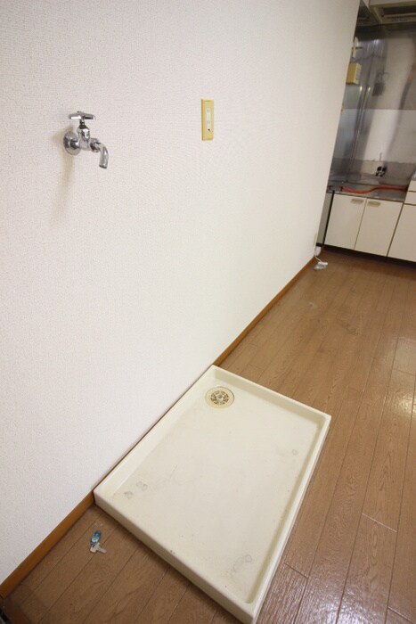 物件内観写真10　(洗濯機置場)