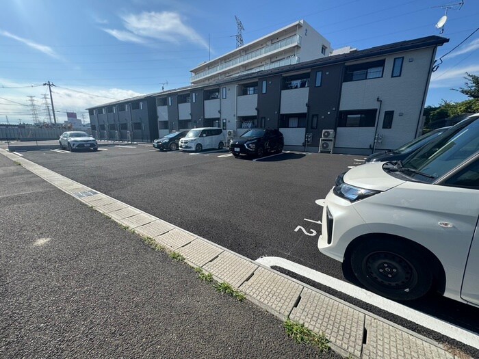 物件外観写真3　(駐車場)